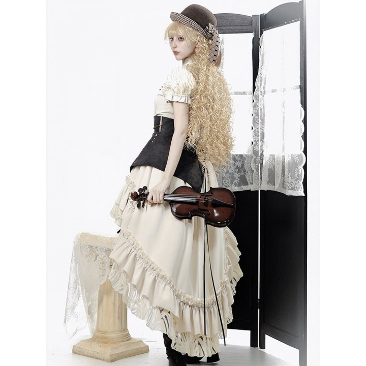 Ensemble vintage beige : chemise, jupe asymétrique et ceinture corset