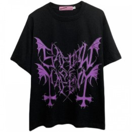 T-shirt noir imprimé lettres gothiques et croix violettes