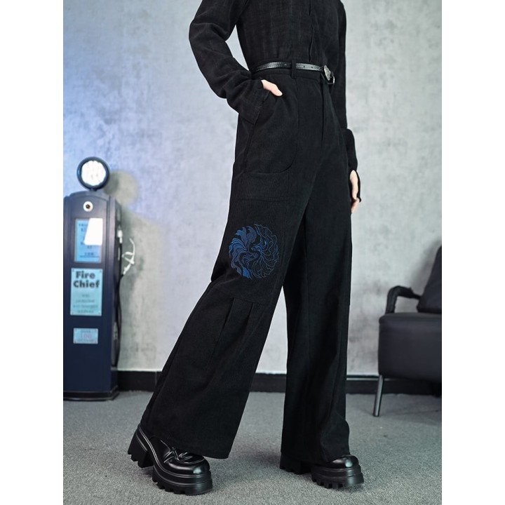 Pantalon large gothique noir brodé de poissons rouges