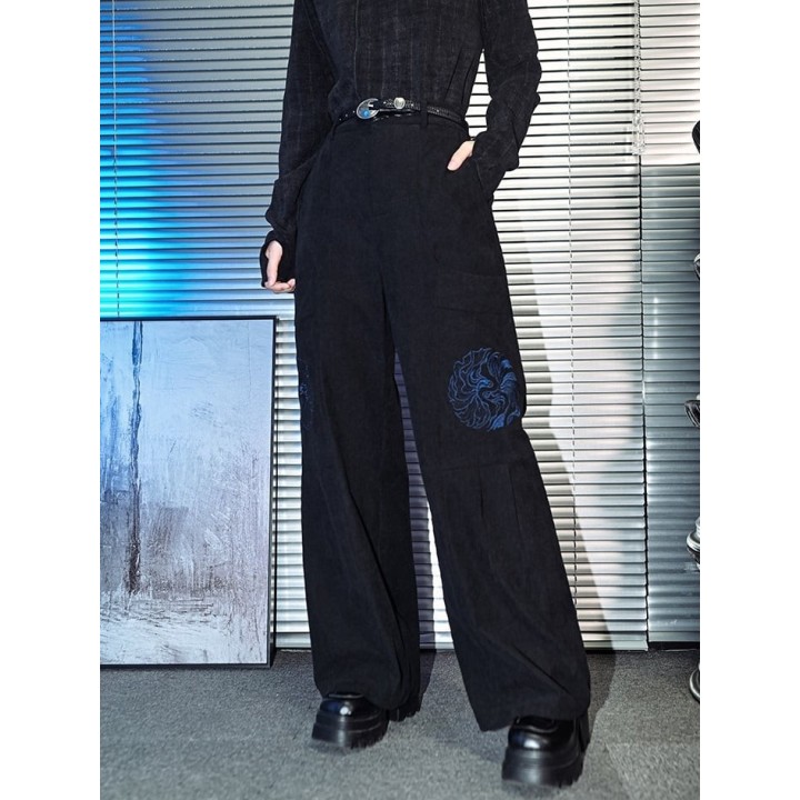 Pantalon large gothique noir brodé de poissons rouges