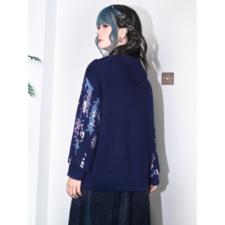Pull col roulé bleu à motif poisson combattant et épaule fendue