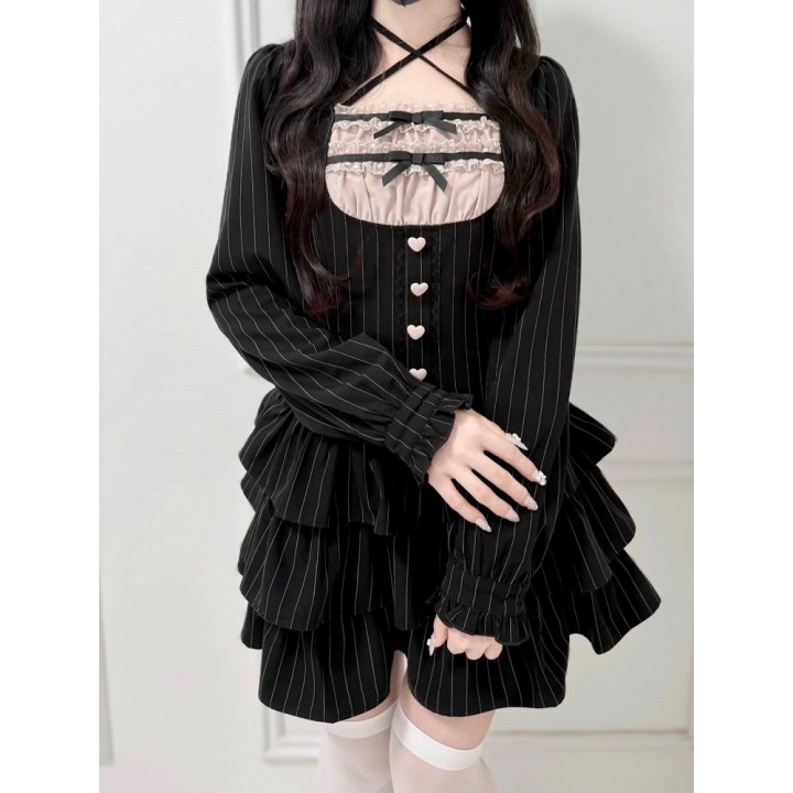 Robe Jirai Kei col carré à volants étagés et manches longues – Noir rayé