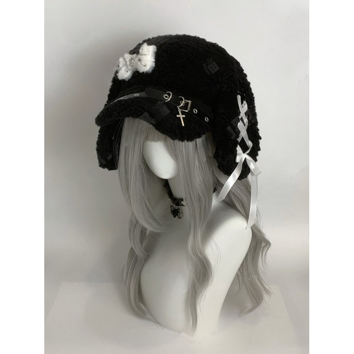 Bonnet oreilles de lapin noir à croix et épingles