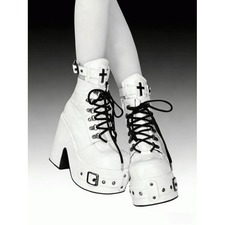 Bottines plateforme gothiques à boucles, croix et toile d'araignée – Blanc