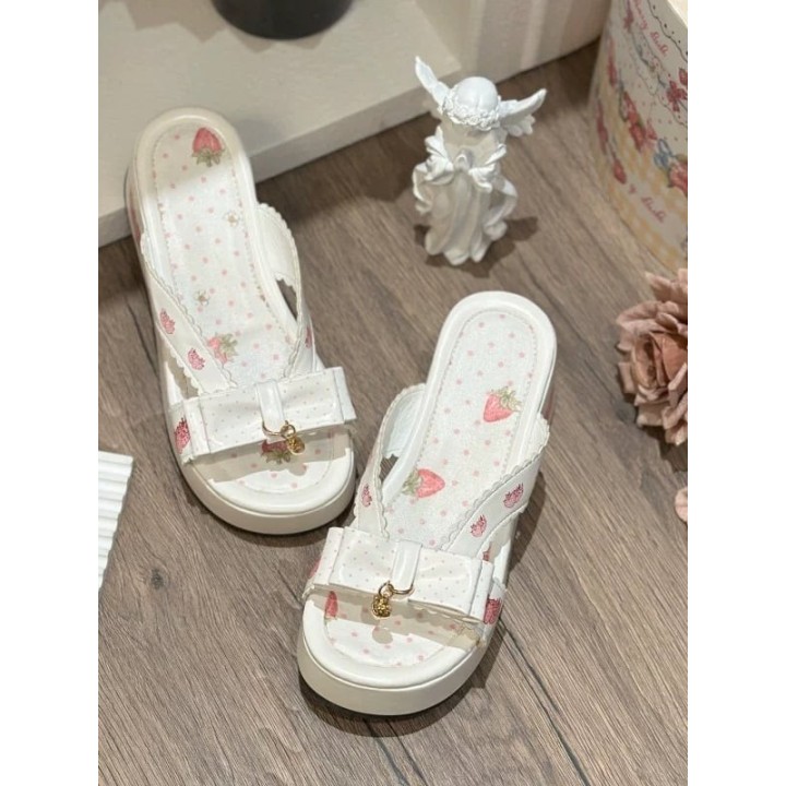 Chaussons fraise à semelle épaisse et nœuds – Blanc