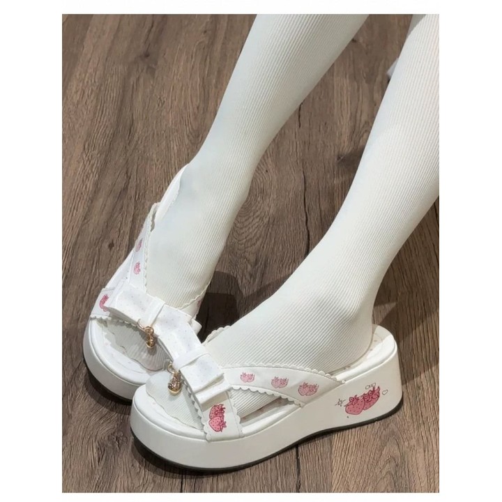 Chaussons fraise à semelle épaisse et nœuds – Blanc