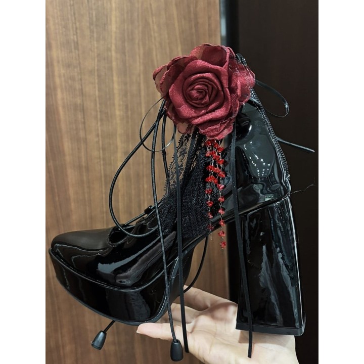 Babies gothiques talon épais à clips fleurs et zip au dos – Noir verni et rouge