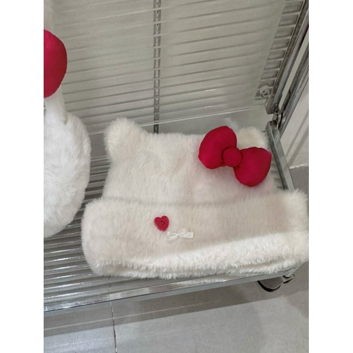 Bonnet chat blanc à nœud rouge