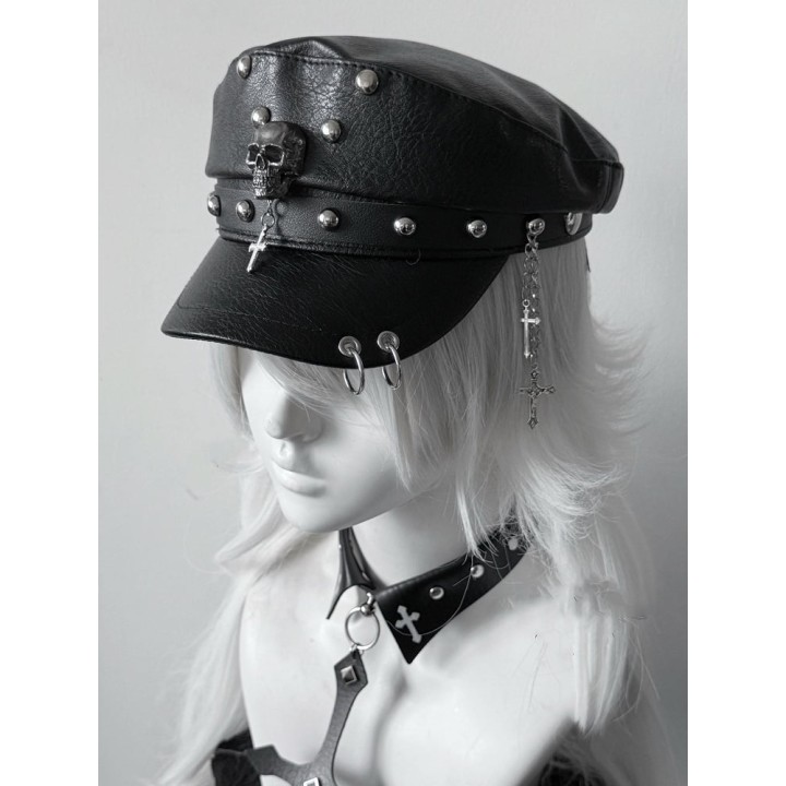 Casquette punk Y2K noire cloutée à croix