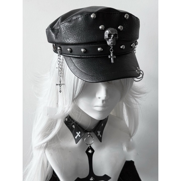 Casquette punk Y2K noire cloutée à croix