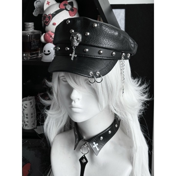 Casquette punk Y2K noire cloutée à croix