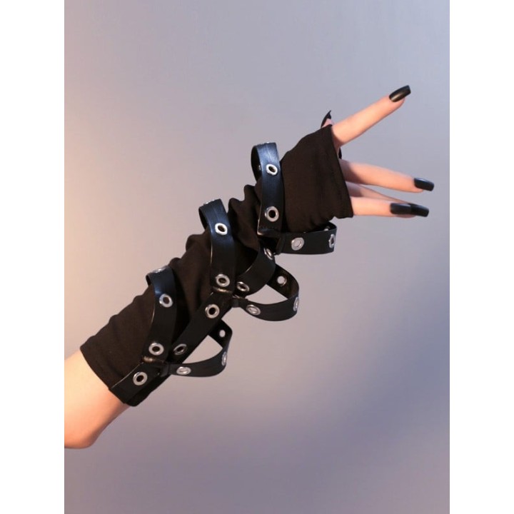 Gants cyberpunk noirs cloutés