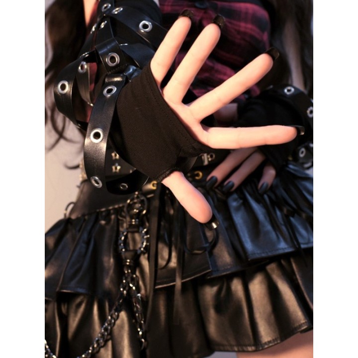 Gants cyberpunk noirs cloutés