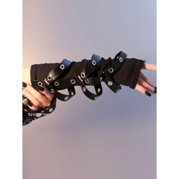 Gants cyberpunk noirs cloutés