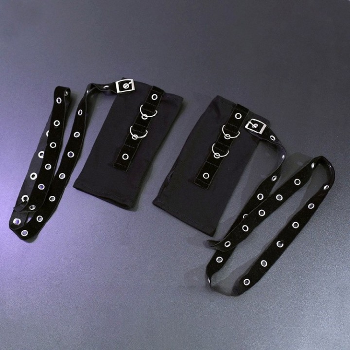 Gants cyberpunk noirs à boucles