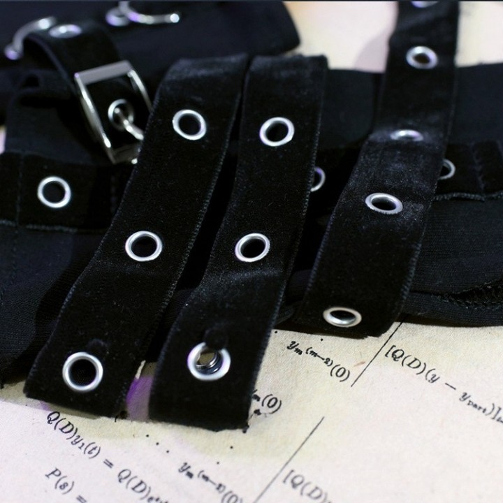 Gants cyberpunk noirs à boucles