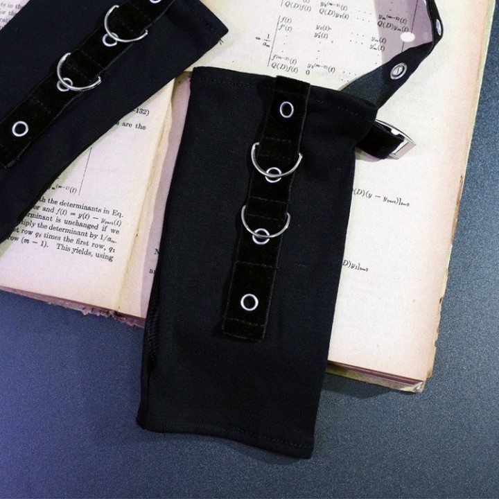 Gants cyberpunk noirs à boucles