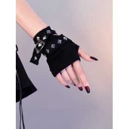 Gants gothiques punk noirs à clous métalliques