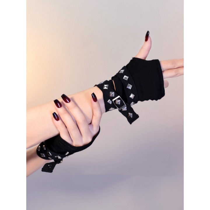 Gants gothiques punk noirs à clous métalliques