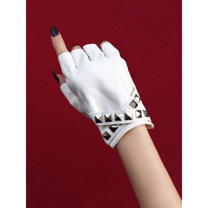 Gants steampunk cloutés – noir ou blanc