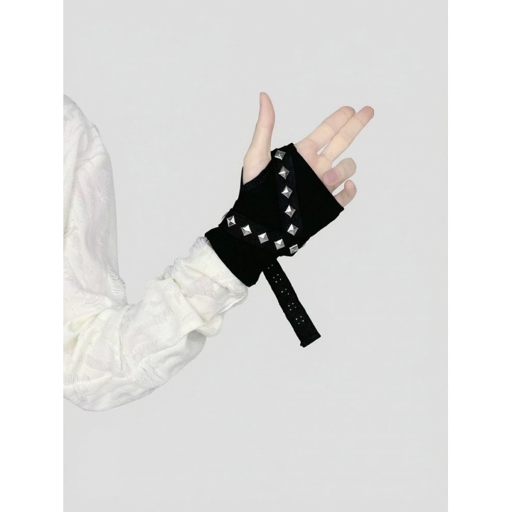 Mitaines punk noires cloutées à boucle