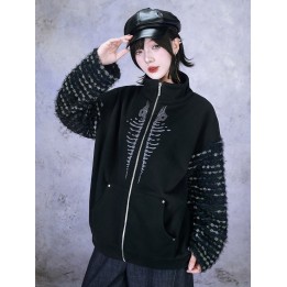 Veste gothique zippée doublée polaire, squelette de baleine et manches peluche