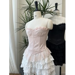 Corset baleiné rose à fines bretelles