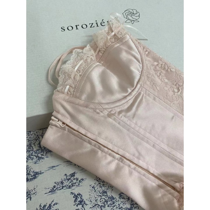 Corset baleiné rose à fines bretelles