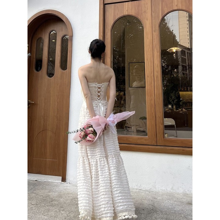 Corset baleiné à roses et nœuds à l'encolure