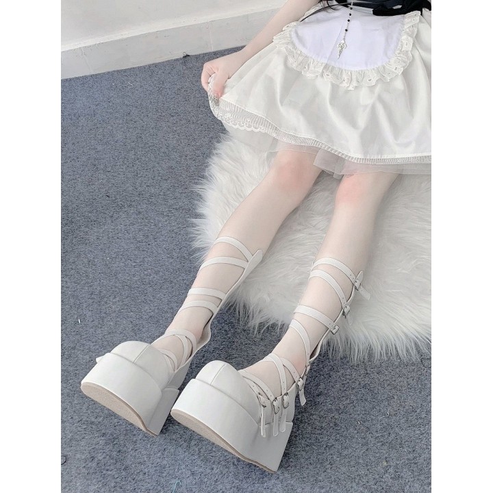 Bottines plateformes gothiques blanches à sangles croisées