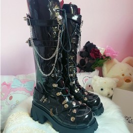 Bottes hautes punk noires à clous et têtes de mort