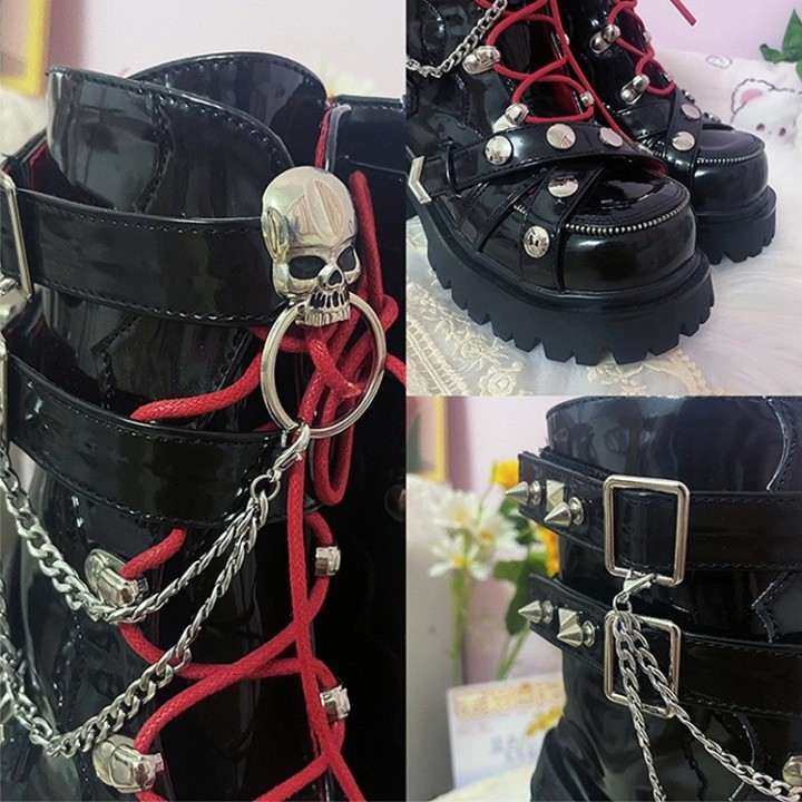 Bottes hautes punk noires à clous et têtes de mort