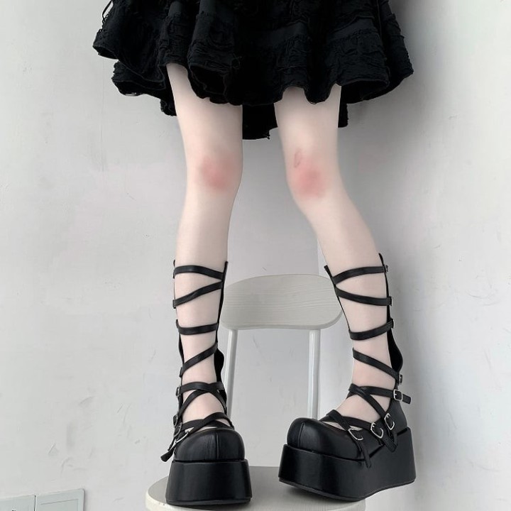 Chaussures plateformes noires à sangles croisées et zip arrière