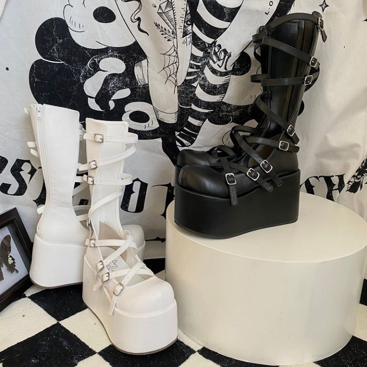 Bottes hautes plateformes gothiques blanches