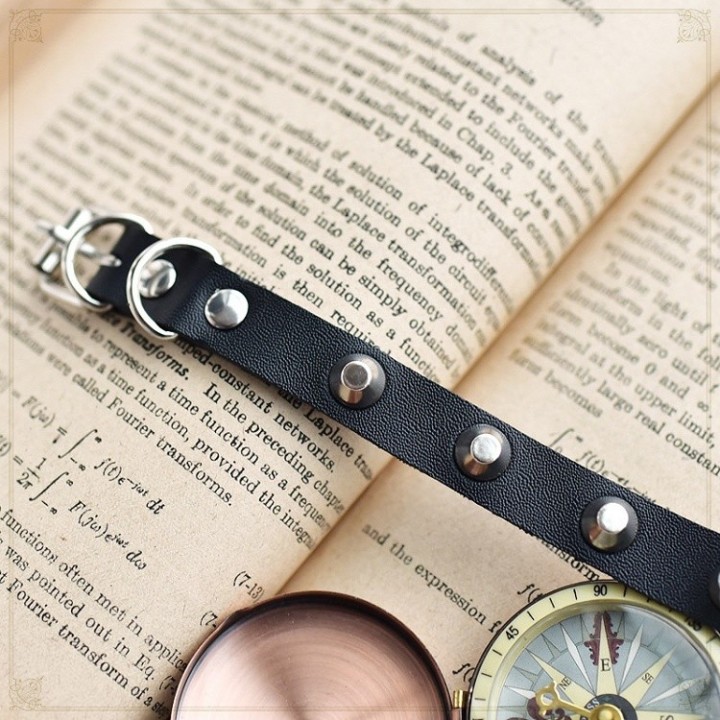 Ras-de-cou steampunk gothique à rivets