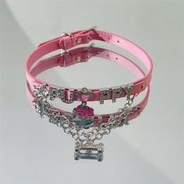 Ras-de-cou rose à pendentifs patte et os