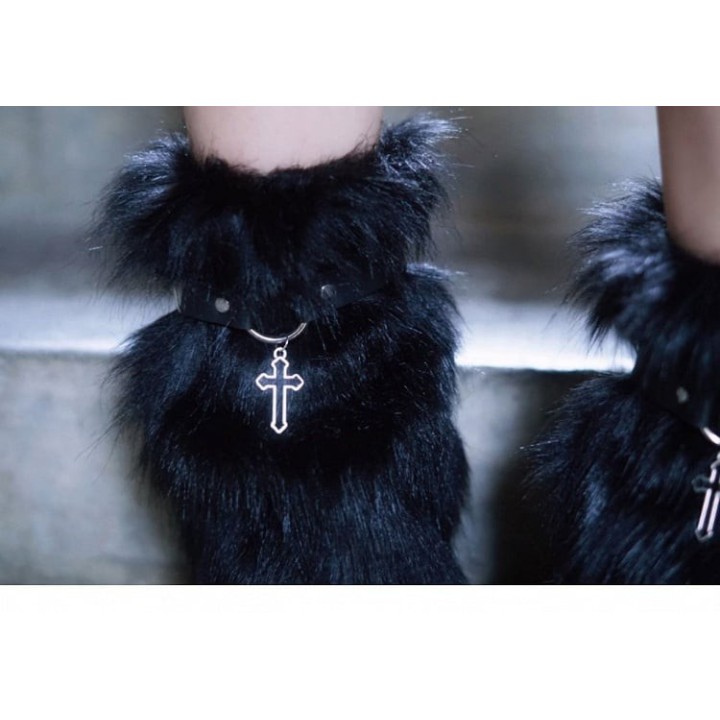 Jambières courtes noires, sangles et croix (faites main)