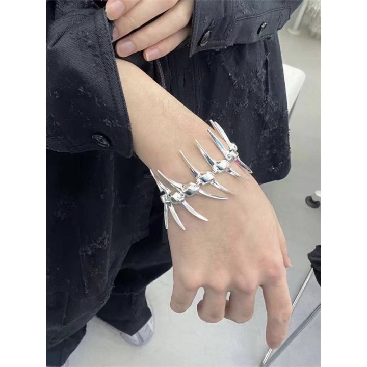 Bracelet gothique punk argenté arête de poisson et ronces