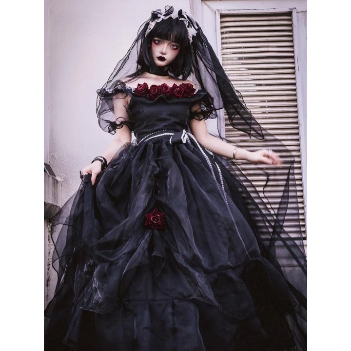 Robe one piece gothique « Princess Appointment » roses noires, épaules dénudées – grandes tailles