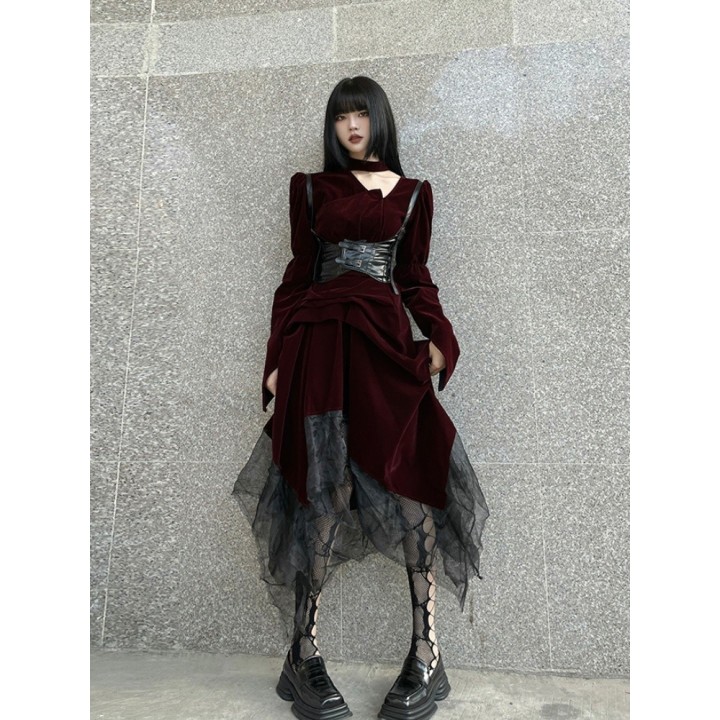 Robe gothique midi bordeaux à ourlet mouchoir