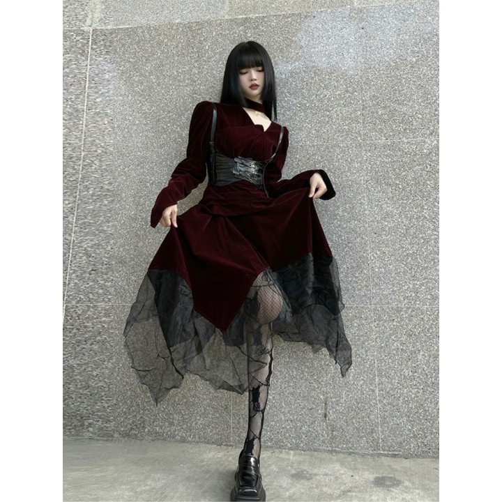 Robe gothique midi bordeaux à ourlet mouchoir