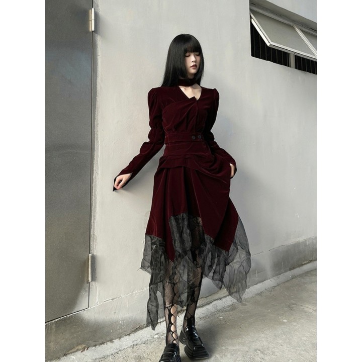 Robe gothique midi bordeaux à ourlet mouchoir