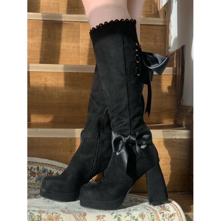 Bottes hautes lolita élégantes à nœud et bord festonné – Noir suédine