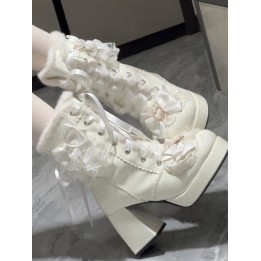 Bottines d'hiver lolita lacées cœur et dentelle – Blanc