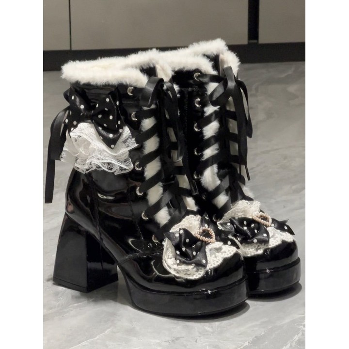 Bottines d'hiver lolita lacées cœur et dentelle – Noir