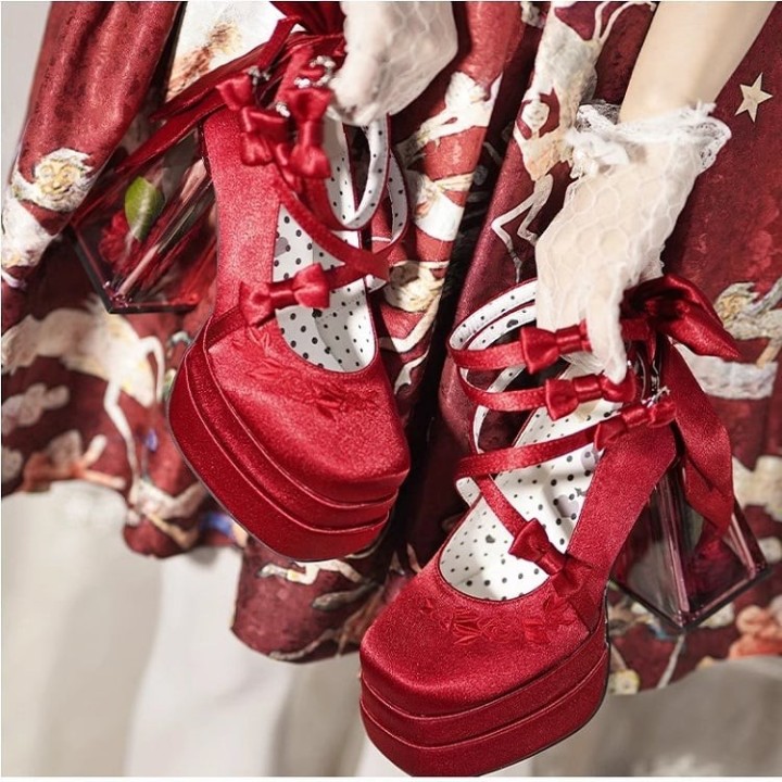 Mary Janes lolita camélia à talon transparent – Rouge