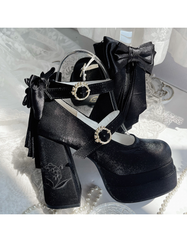 Mary Janes à plateforme et talons blocs, broderie de muguet et nœud am