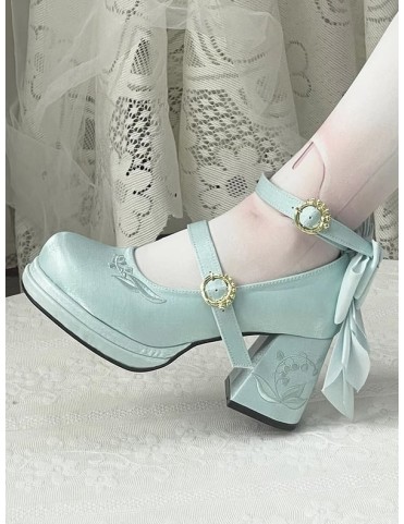 Escarpins Mary Janes bleu clair à talons moyens, broderie de muguet et