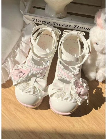 Chaussons Lolita blancs avec clip cœur rose et détails à nœuds