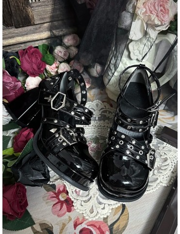Escarpins Mary Janes en cuir synthétique noir verni avec détails clous